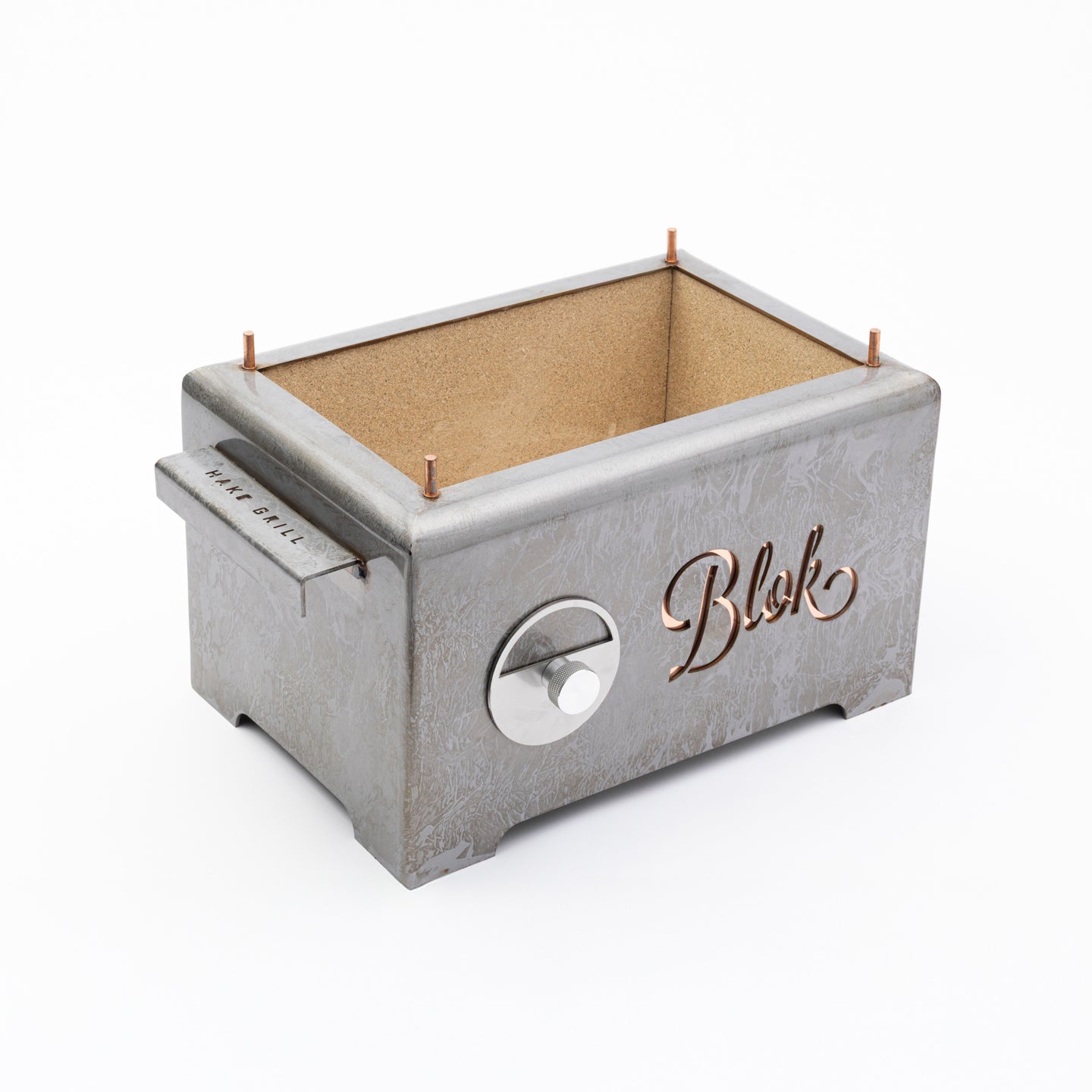 Patina finish detail of the Blok Hako Table Grill
