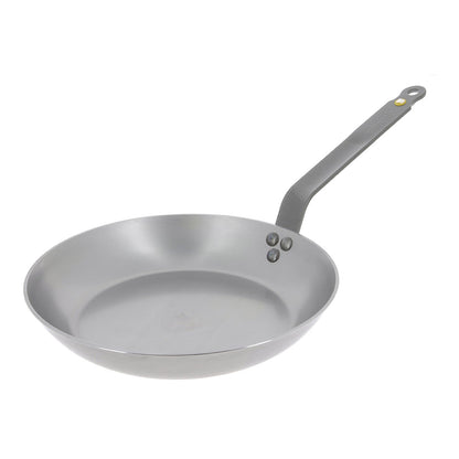 Non-stick De Buyer Mineral B frying pan for easy food release and cleaning